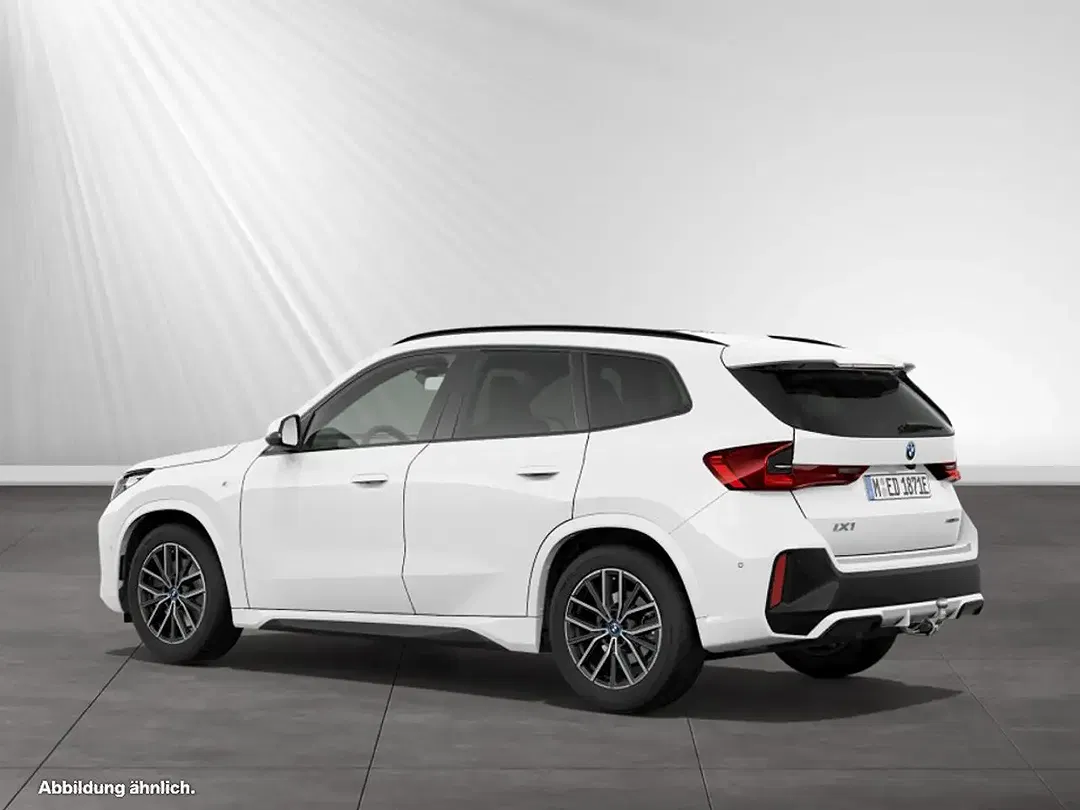 BMW iX1 xDrive M - Thumbnail 6