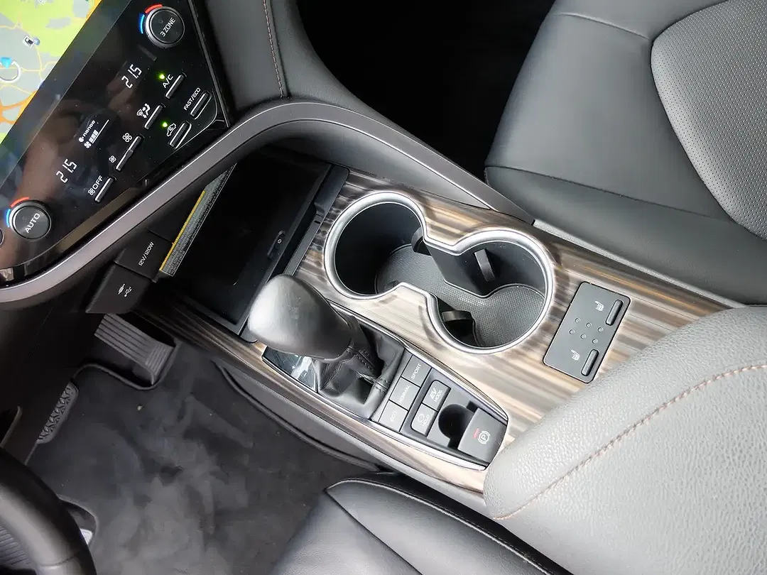 Toyota Camry Hybrid - Thumbnail 11