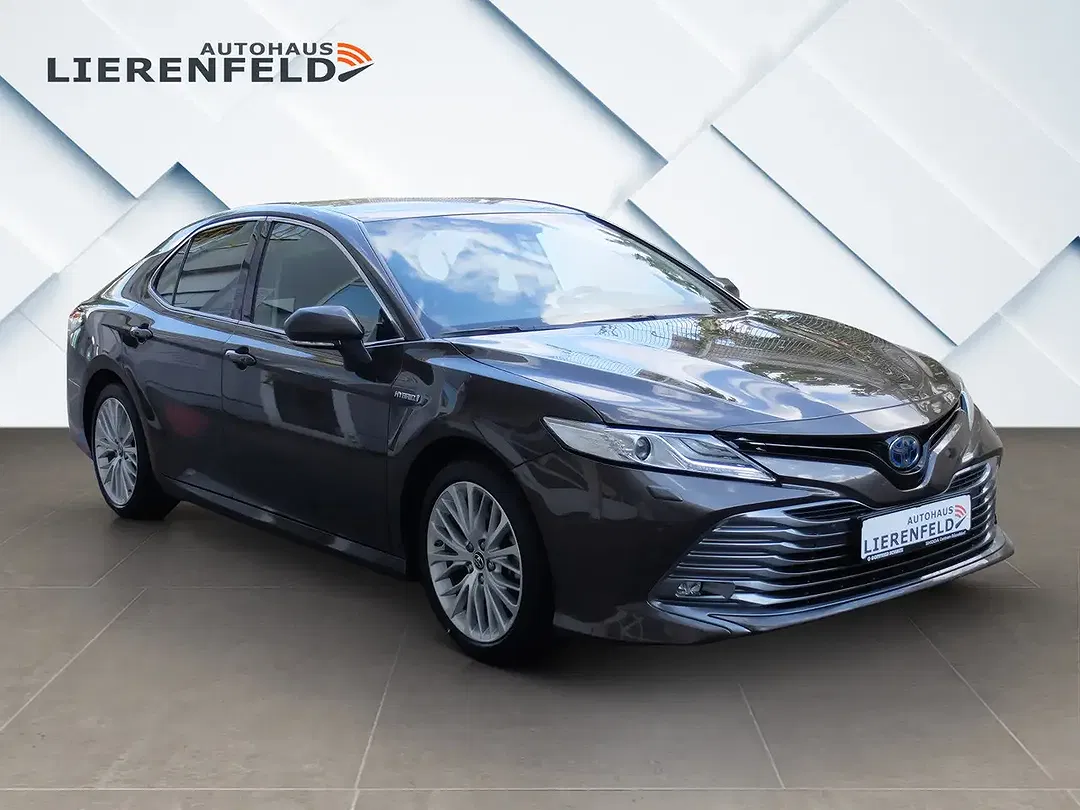Toyota Camry Hybrid - Thumbnail 3