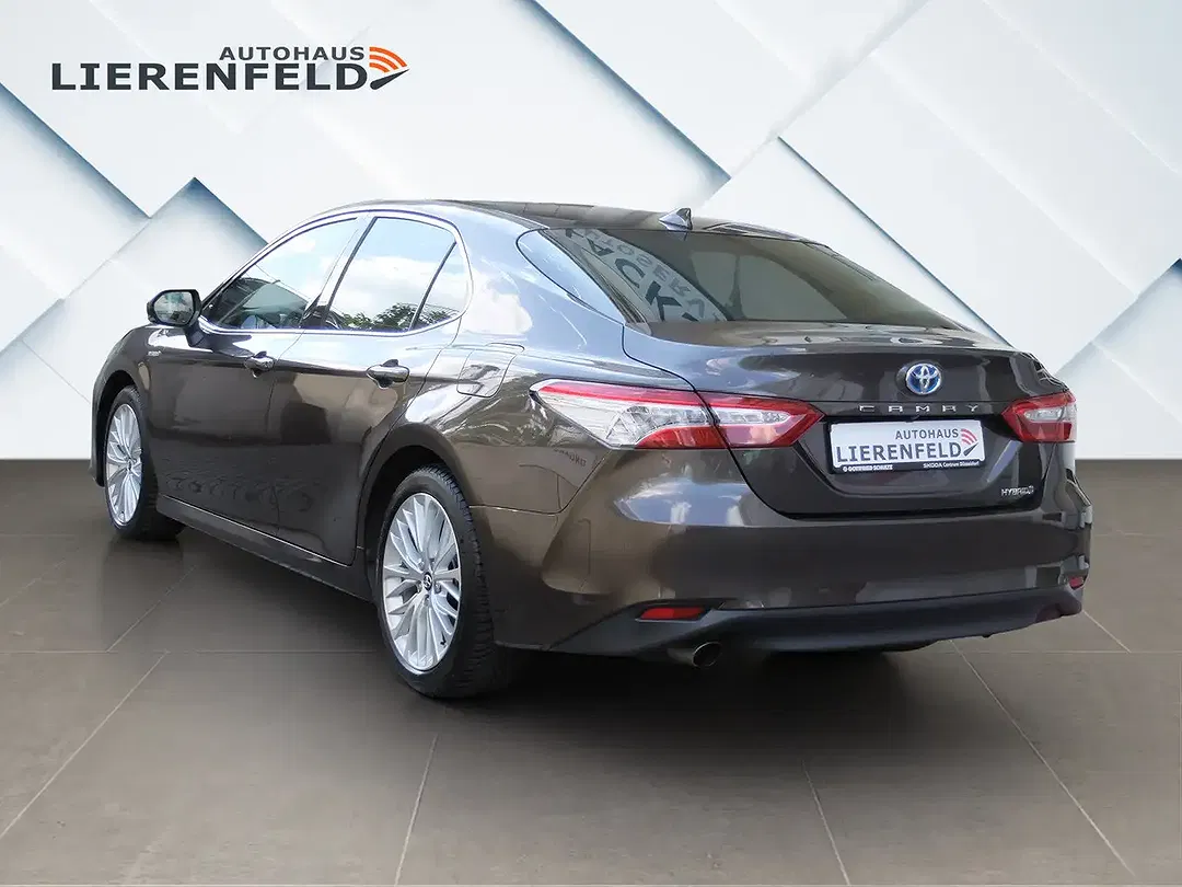 Toyota Camry Hybrid - Thumbnail 5