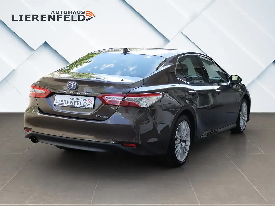 Toyota Camry Hybrid - Thumbnail 6