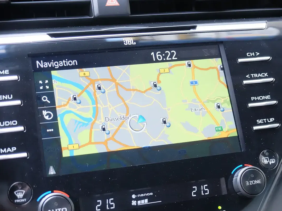 Toyota Camry Hybrid - Thumbnail 8