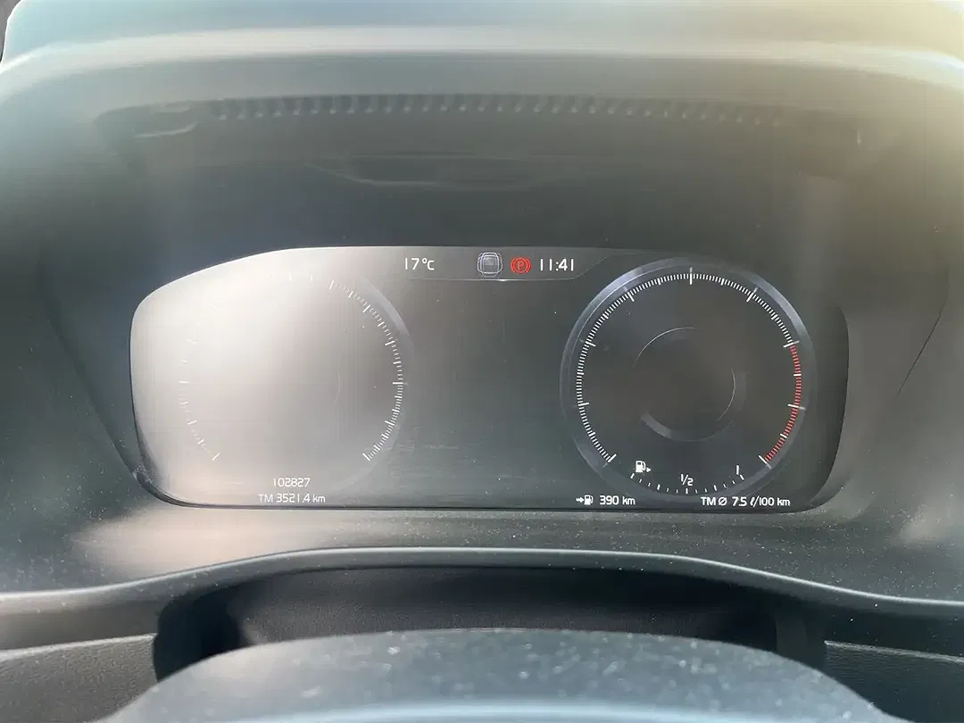 Volvo XC40 Momentum Pro - Thumbnail 11