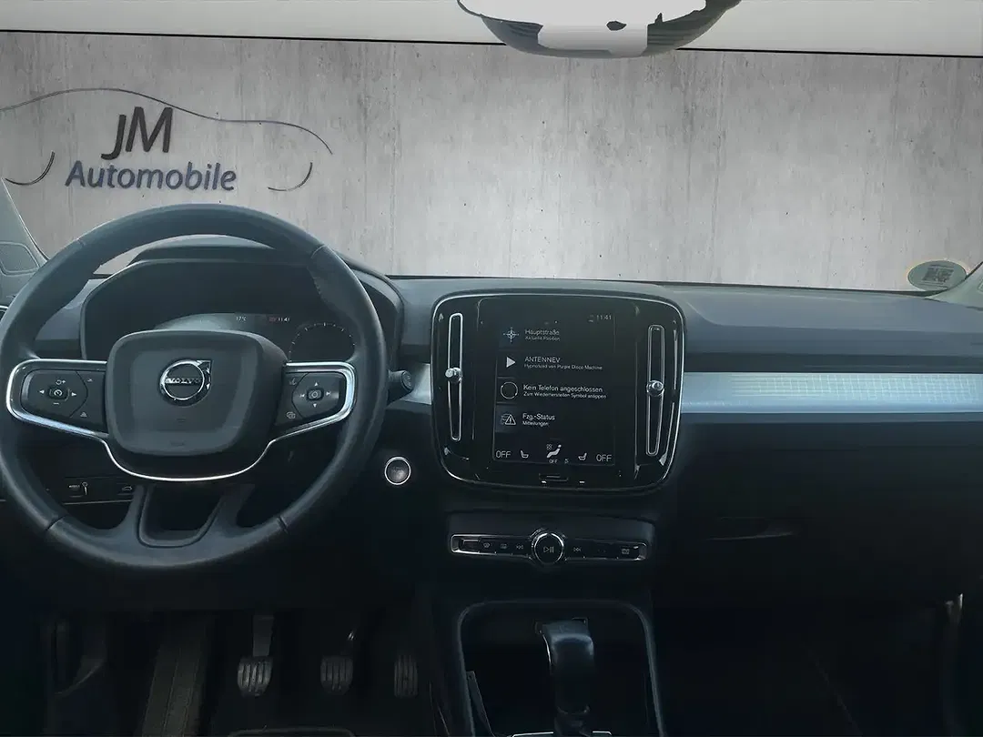 Volvo XC40 Momentum Pro - Thumbnail 12