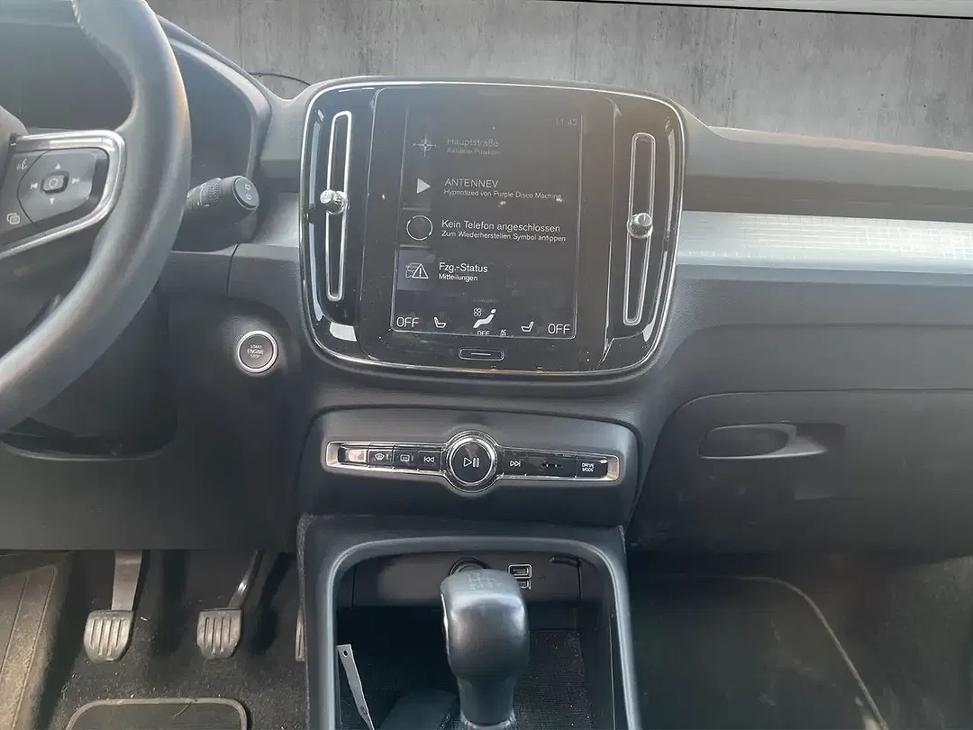 Volvo XC40 Momentum Pro - Thumbnail 13