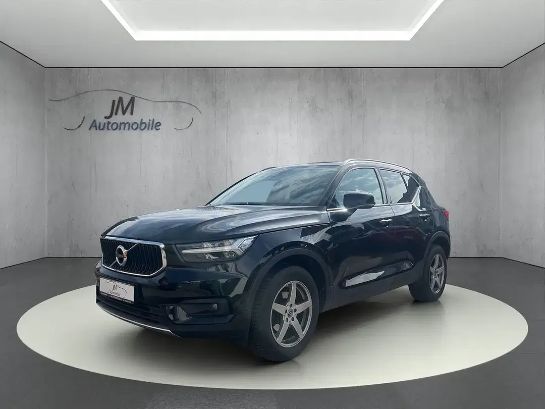 Volvo XC40 Momentum Pro - Thumbnail 3