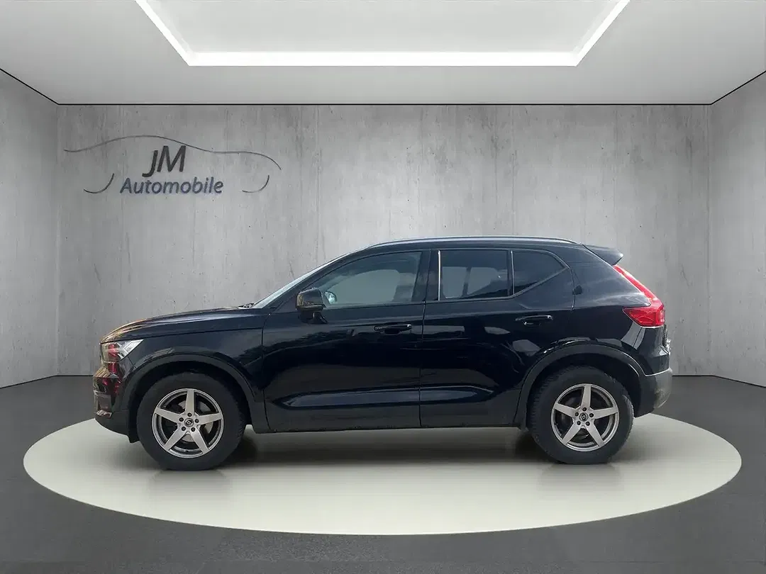 Volvo XC40 Momentum Pro - Thumbnail 5