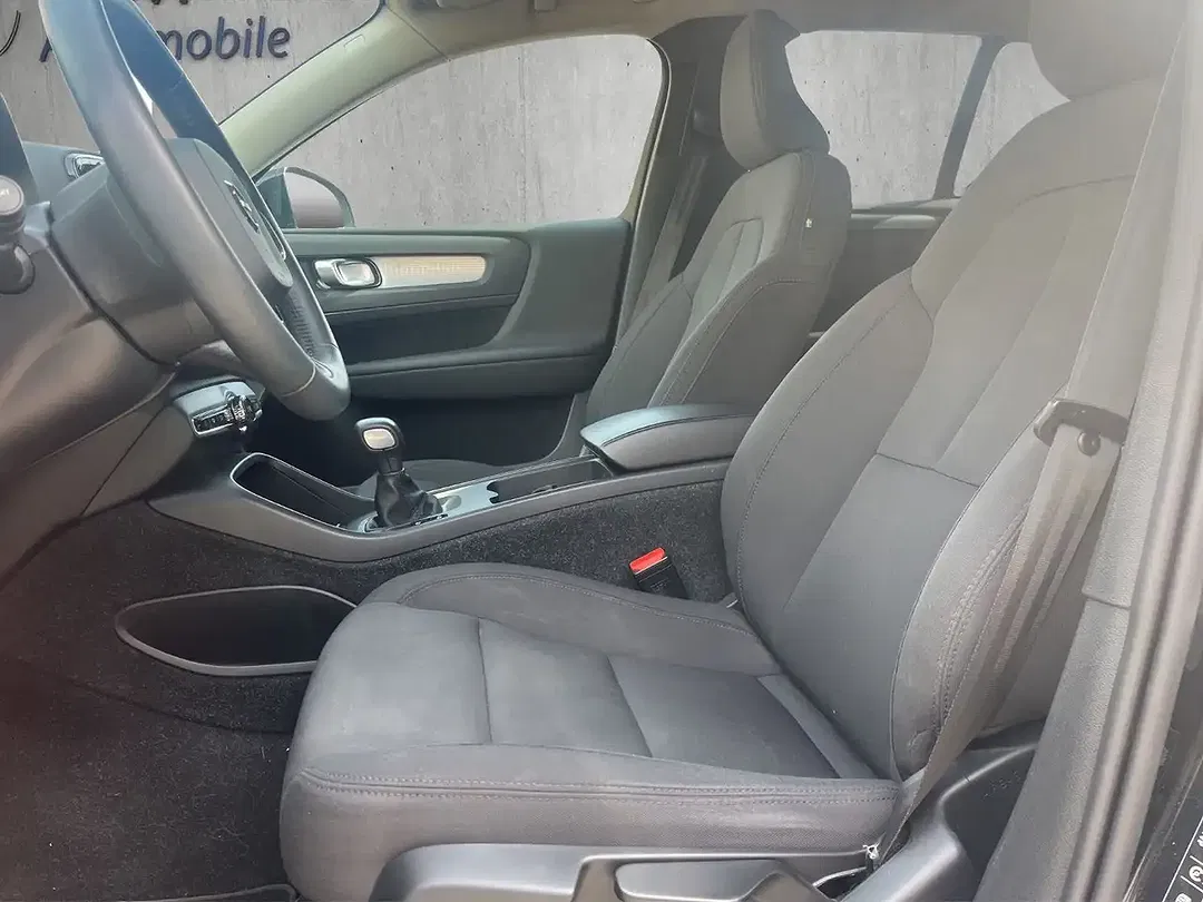 Volvo XC40 Momentum Pro - Thumbnail 9