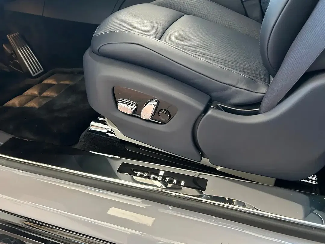 Rolls-Royce Spectre - Thumbnail 12