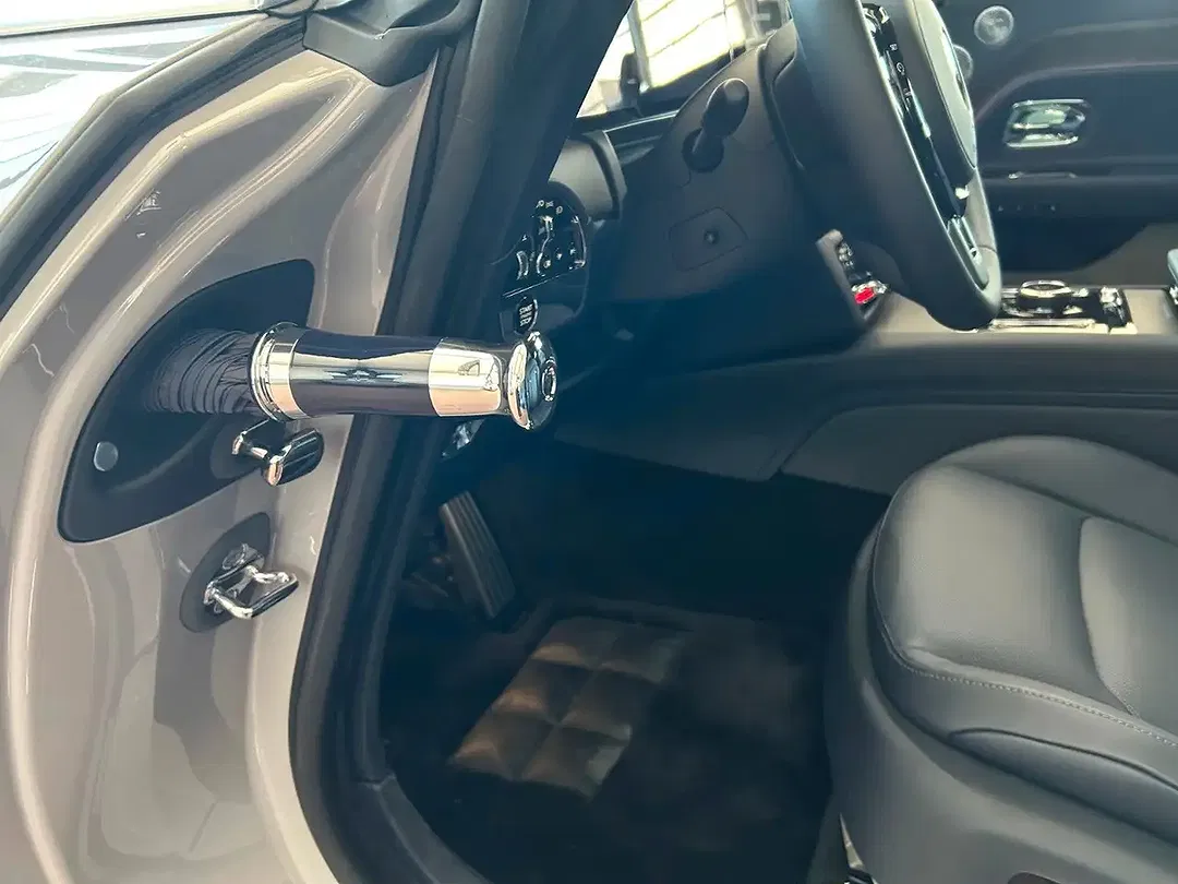 Rolls-Royce Spectre - Thumbnail 13