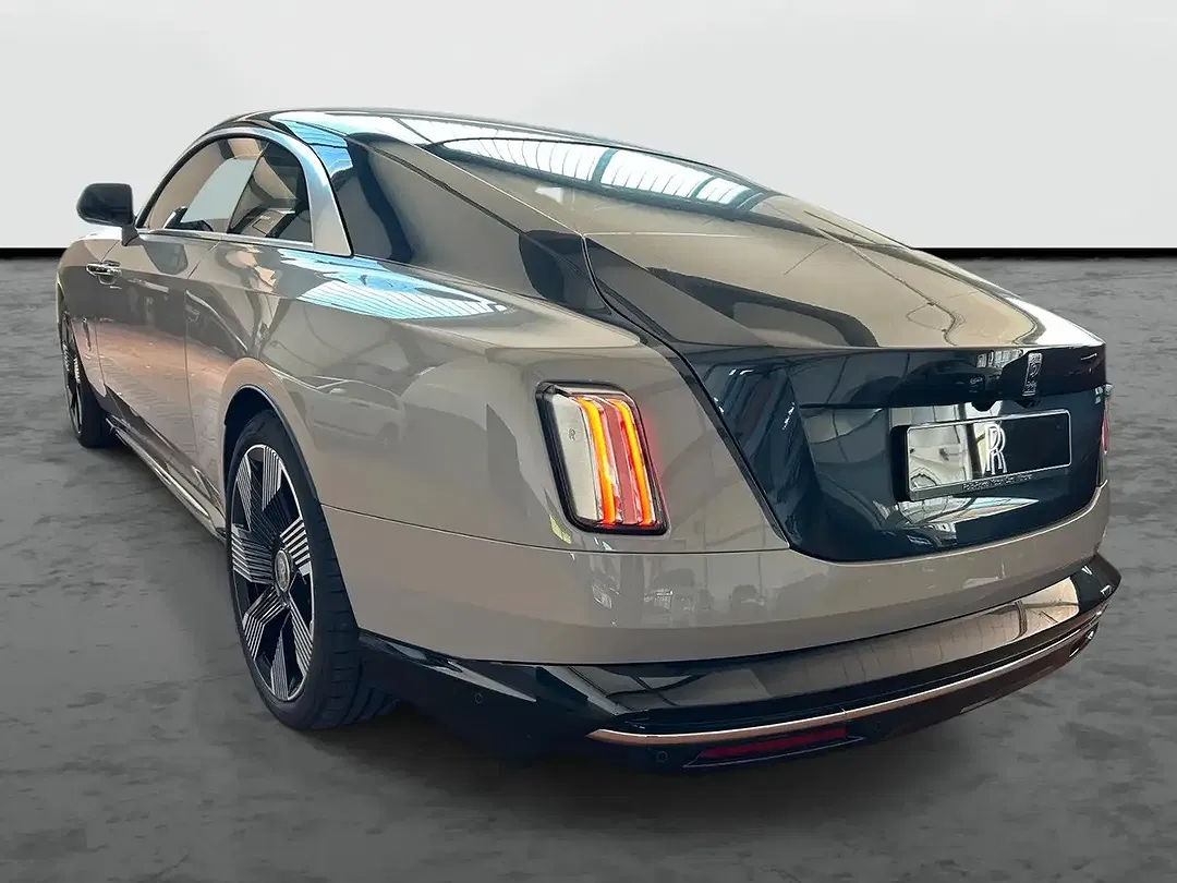 Rolls-Royce Spectre - Thumbnail 4