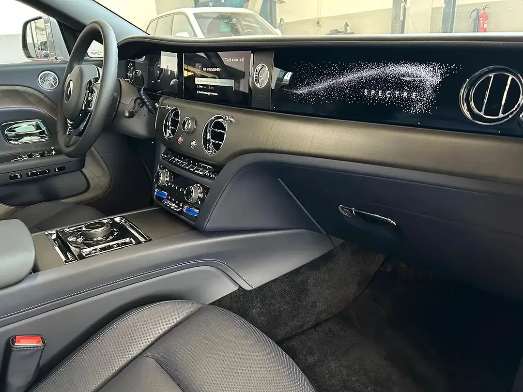Rolls-Royce Spectre - Thumbnail 8