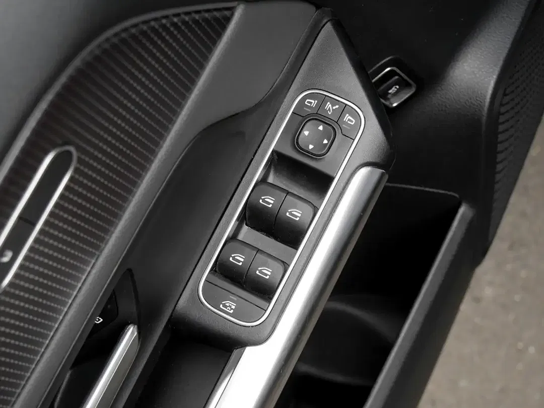 Mercedes-Benz EQA 250 - Thumbnail 12