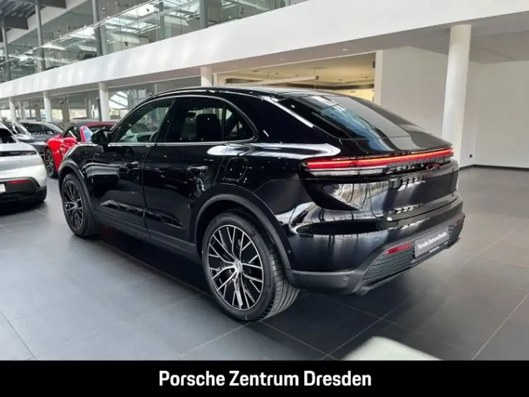 Porsche Macan Plus - Thumbnail 3