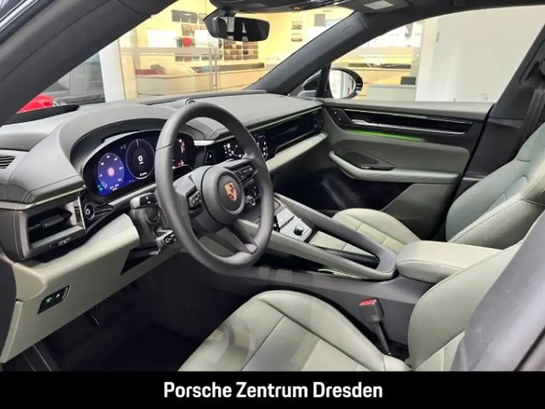 Porsche Macan Plus - Thumbnail 4