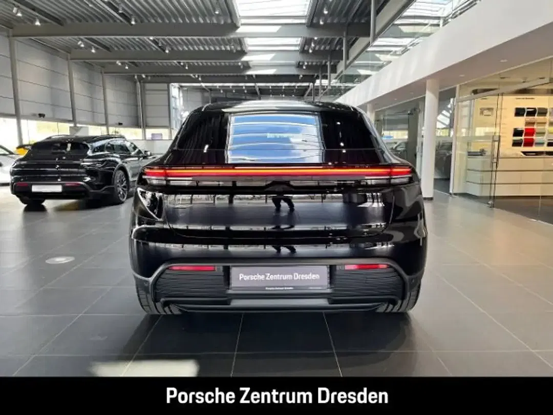 Porsche Macan Plus - Thumbnail 7