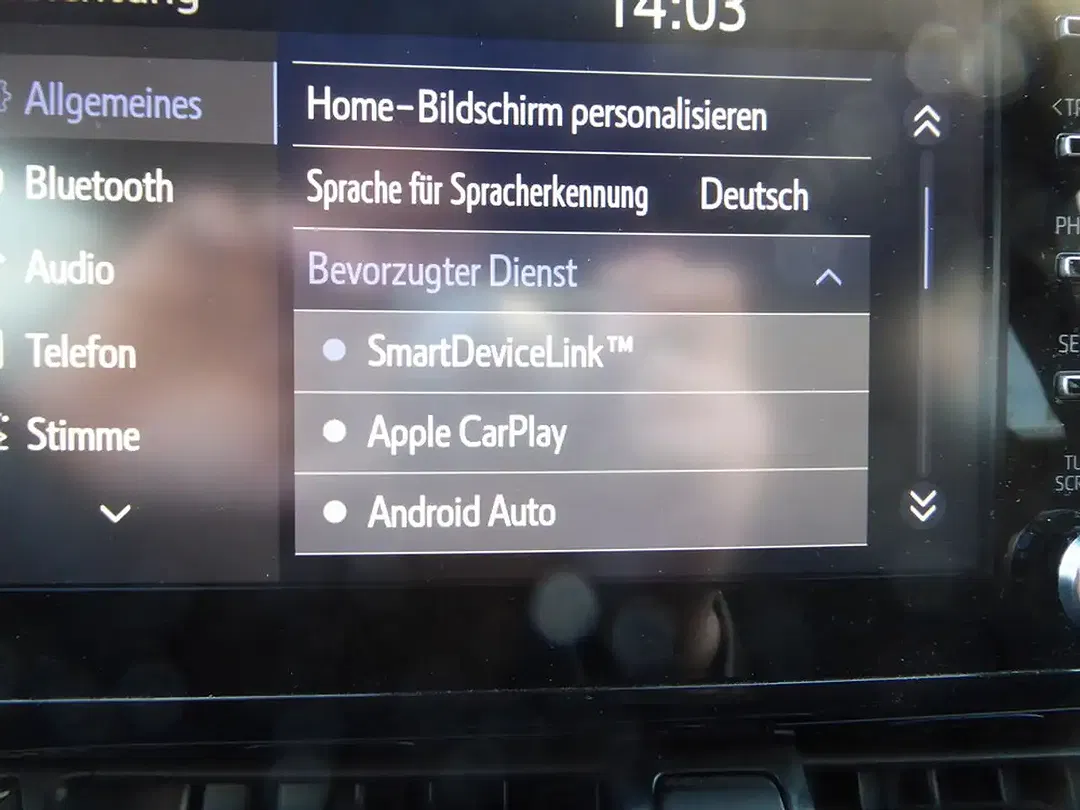 Toyota C-HR Hybrid - Thumbnail 11