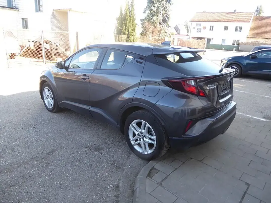 Toyota C-HR Hybrid - Thumbnail 3