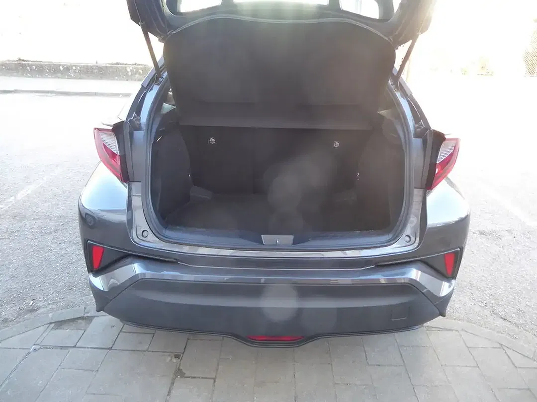 Toyota C-HR Hybrid - Thumbnail 4