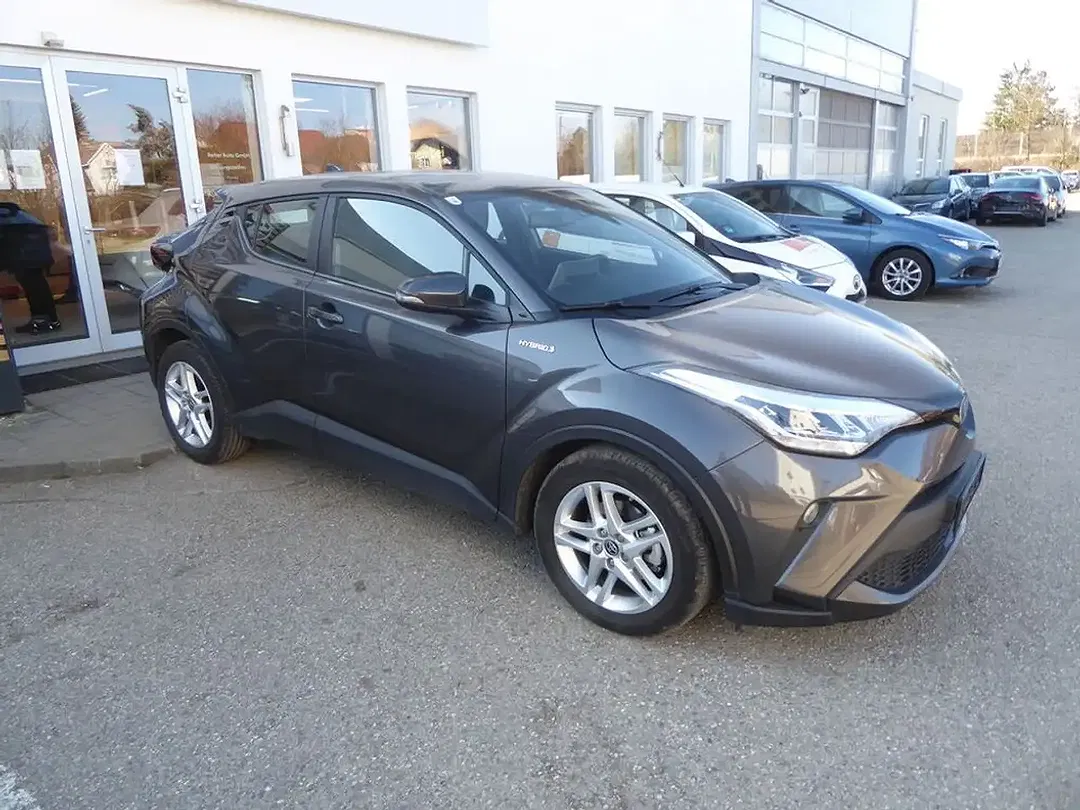 Toyota C-HR Hybrid - Thumbnail 6