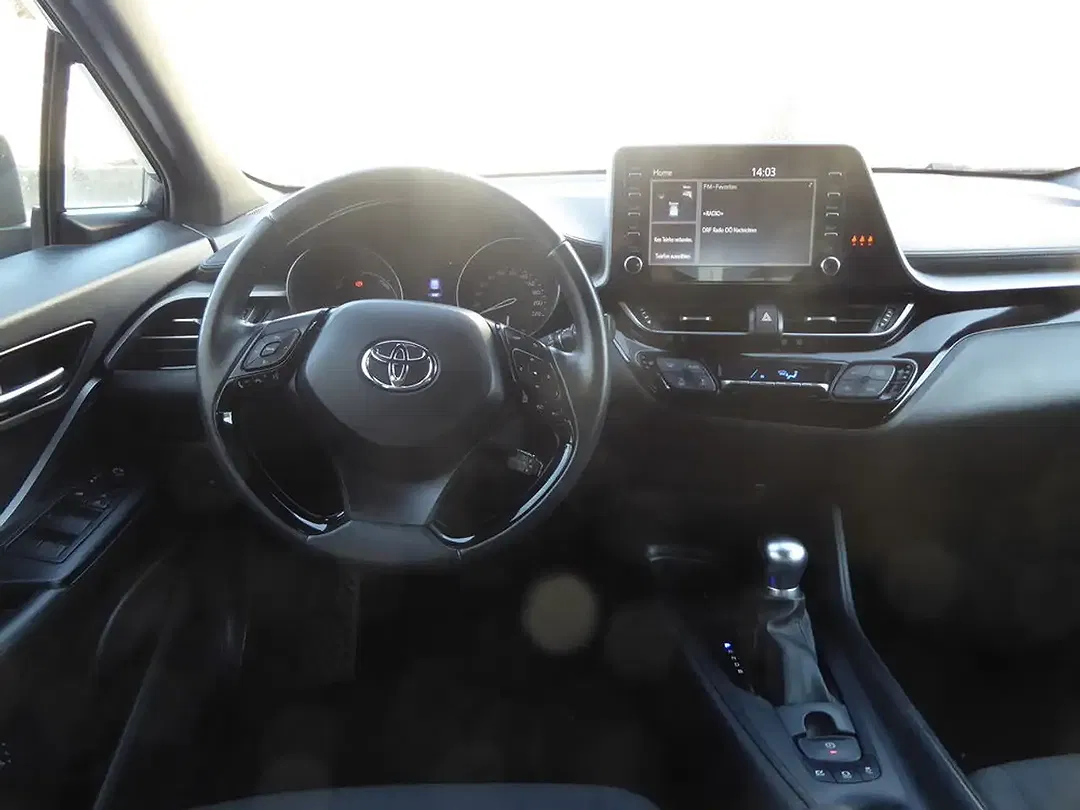 Toyota C-HR Hybrid - Thumbnail 7