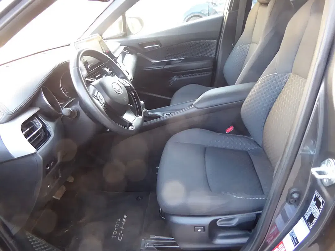 Toyota C-HR Hybrid - Thumbnail 8