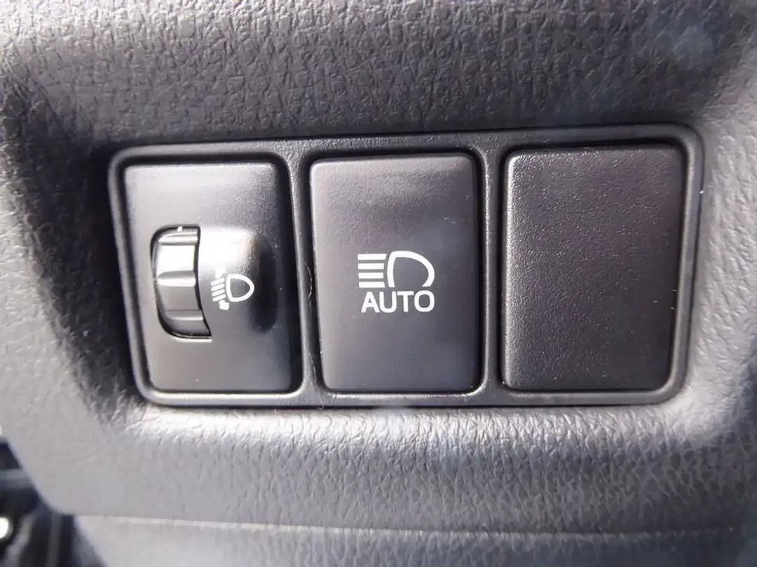 Toyota C-HR Hybrid - Thumbnail 9