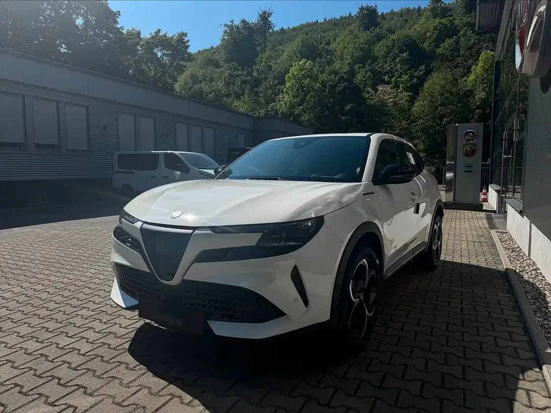 Alfa Romeo Junior 1.2 Ibrida MHEV Speciale - Thumbnail 2