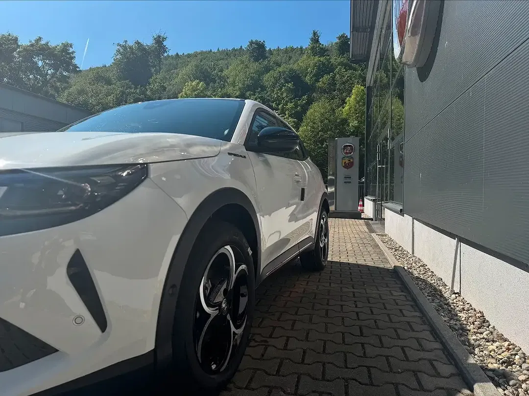 Alfa Romeo Junior 1.2 Ibrida MHEV Speciale - Thumbnail 3