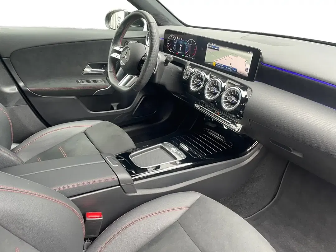 Mercedes-Benz A 200 AUT AMG MBUX - Thumbnail 3