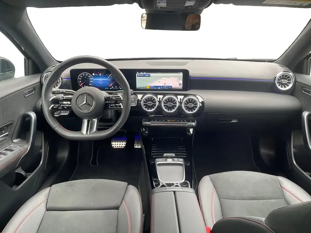 Mercedes-Benz A 200 AUT AMG MBUX - Thumbnail 4