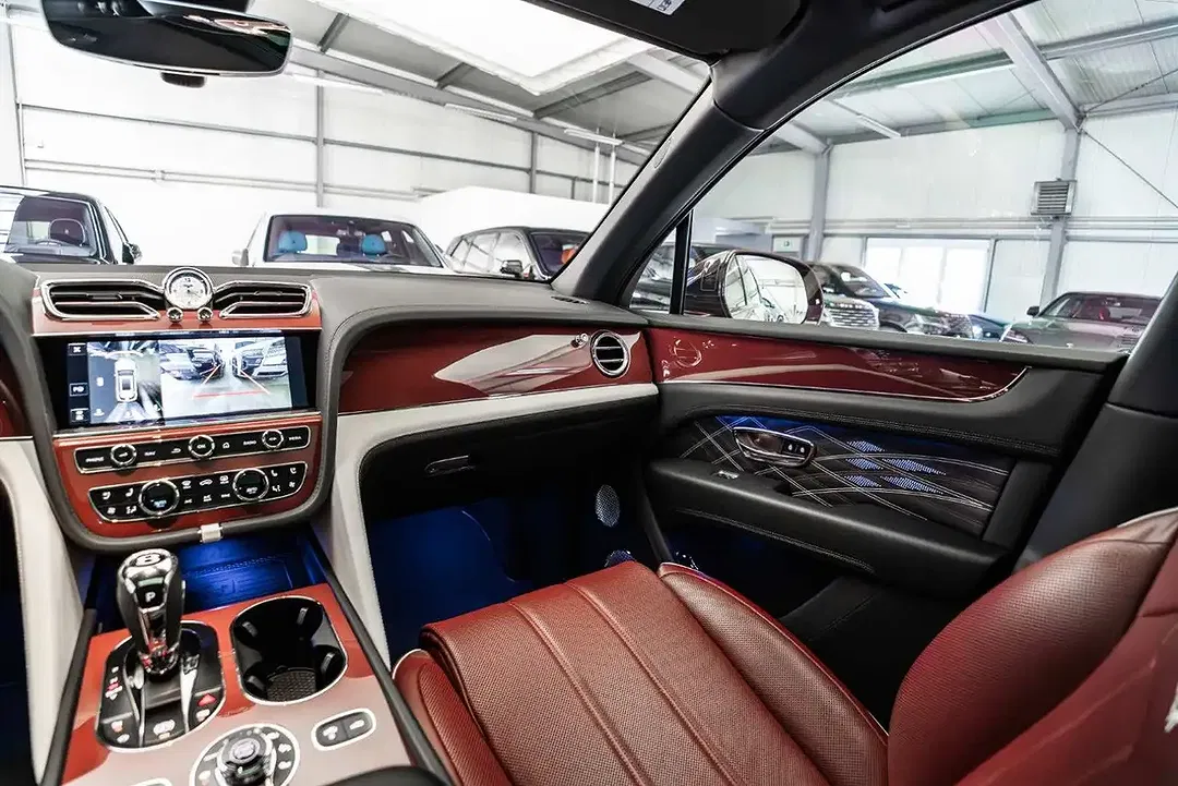 Bentley Bentayga 4.0 V8 EWB Mulliner - Thumbnail 12