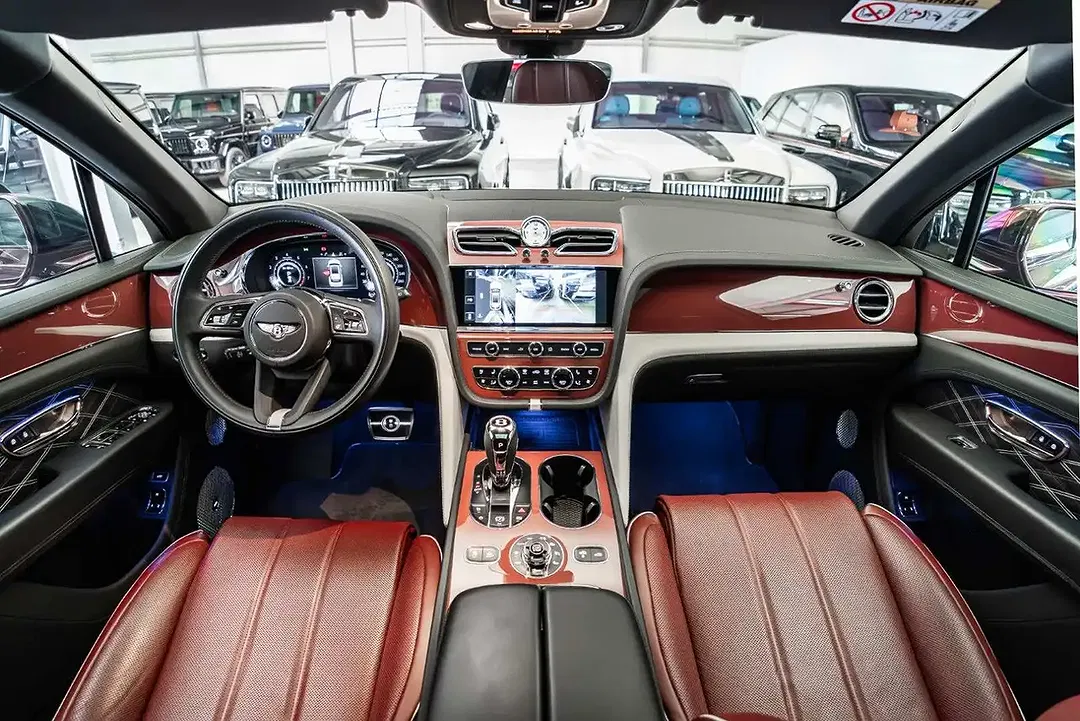 Bentley Bentayga 4.0 V8 EWB Mulliner - foto 2