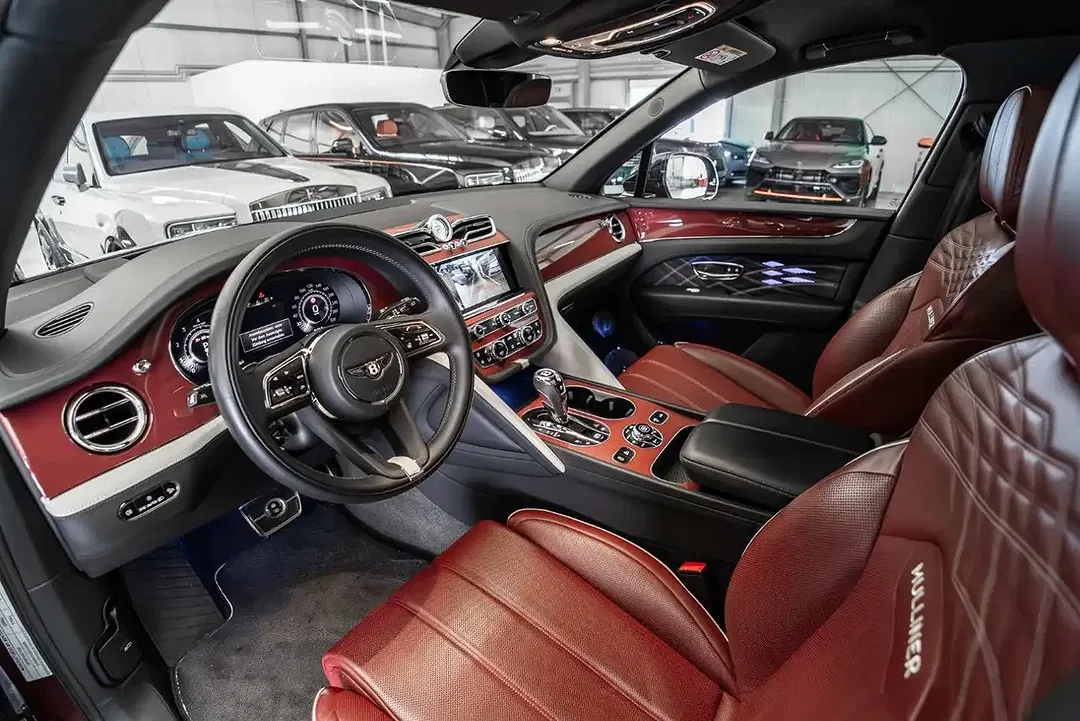 Bentley Bentayga 4.0 V8 EWB Mulliner - Thumbnail 3