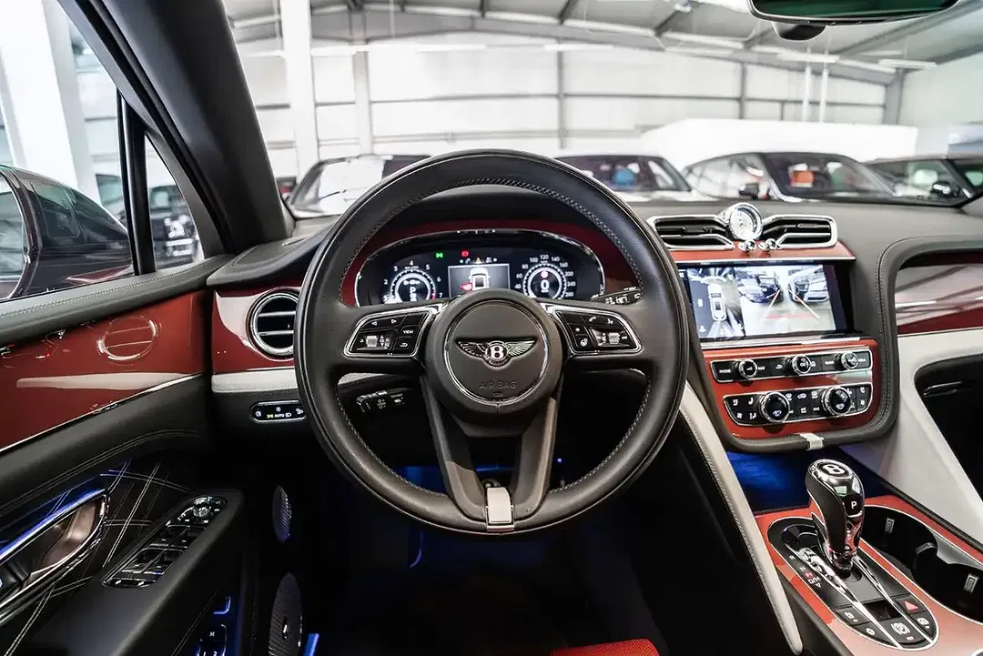 Bentley Bentayga 4.0 V8 EWB Mulliner - Thumbnail 6