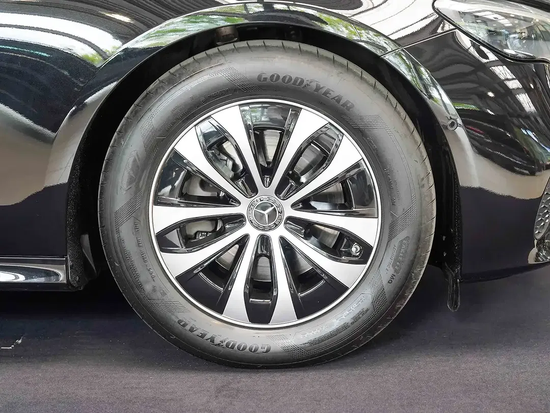 Mercedes-Benz E 220 Avantgarde - Thumbnail 2