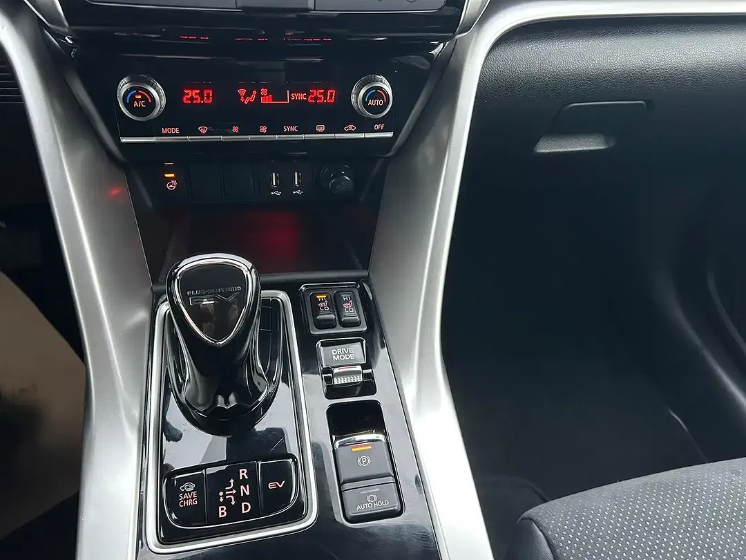 Mitsubishi Eclipse Cross Hybrid 4WD Select - foto 13