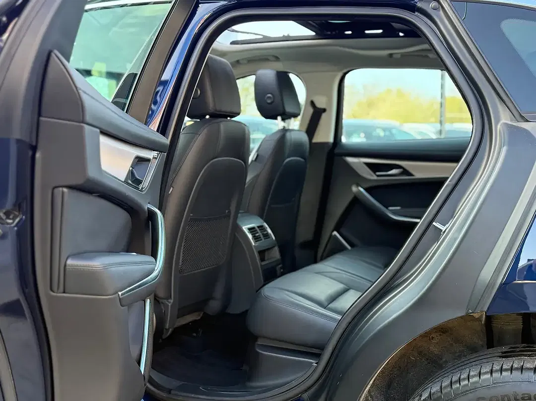 Jaguar F-Pace P400e 2.0 PHEV Portfolio - Thumbnail 8