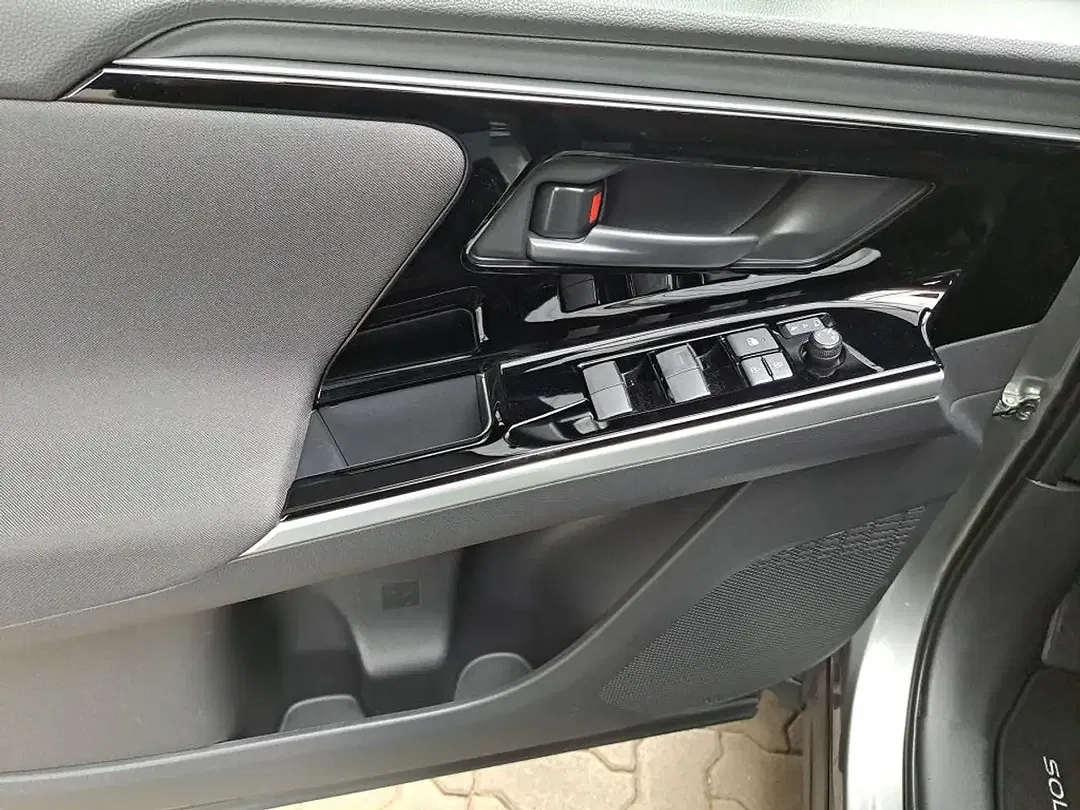 Subaru Solterra AWD Comfort - Thumbnail 12