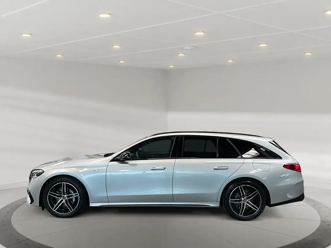 Mercedes-Benz E 300 AMG MBUX Night - Thumbnail 4
