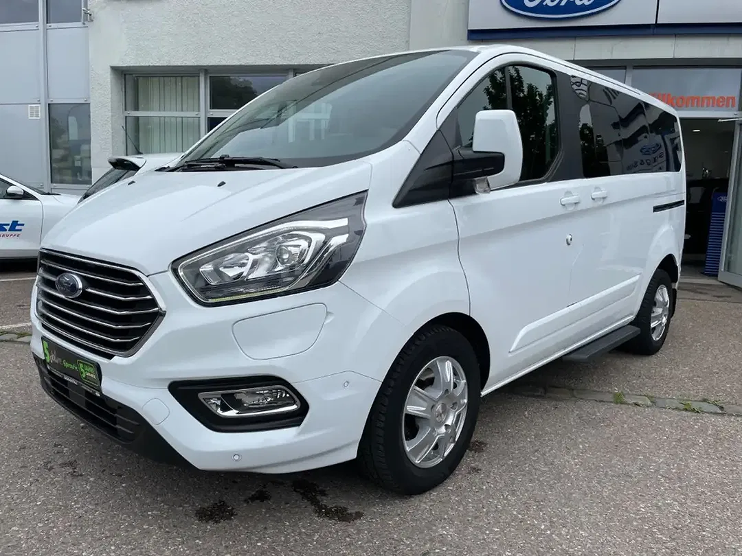 Ford Tourneo Custom PHEV Titanium - Thumbnail 3