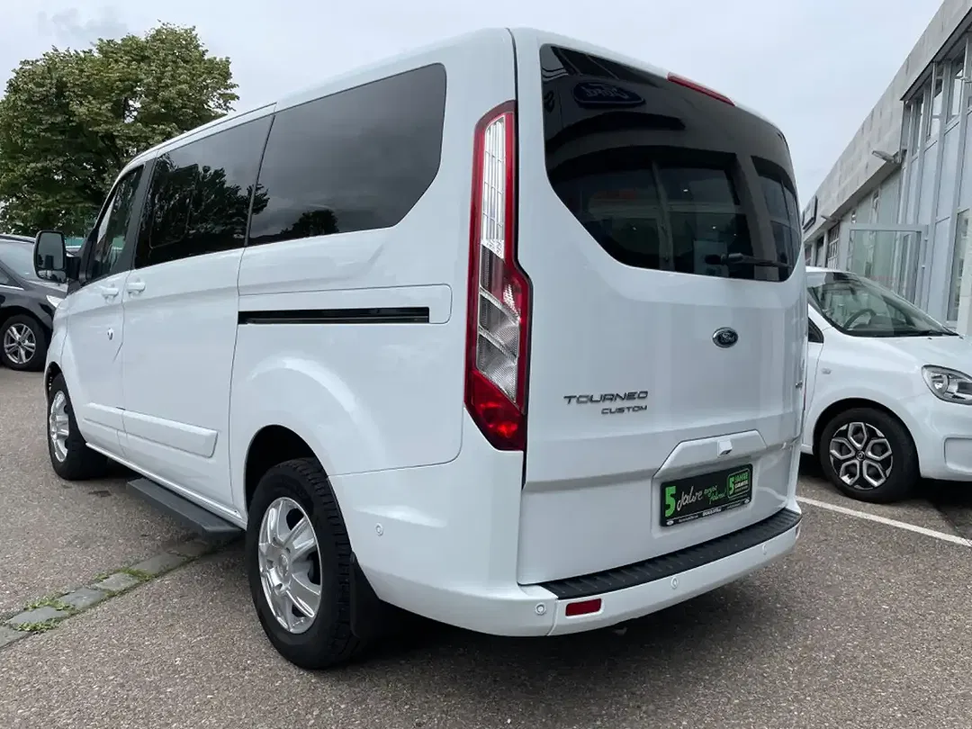 Ford Tourneo Custom PHEV Titanium - Thumbnail 4