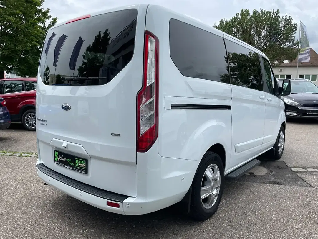 Ford Tourneo Custom PHEV Titanium - Thumbnail 5