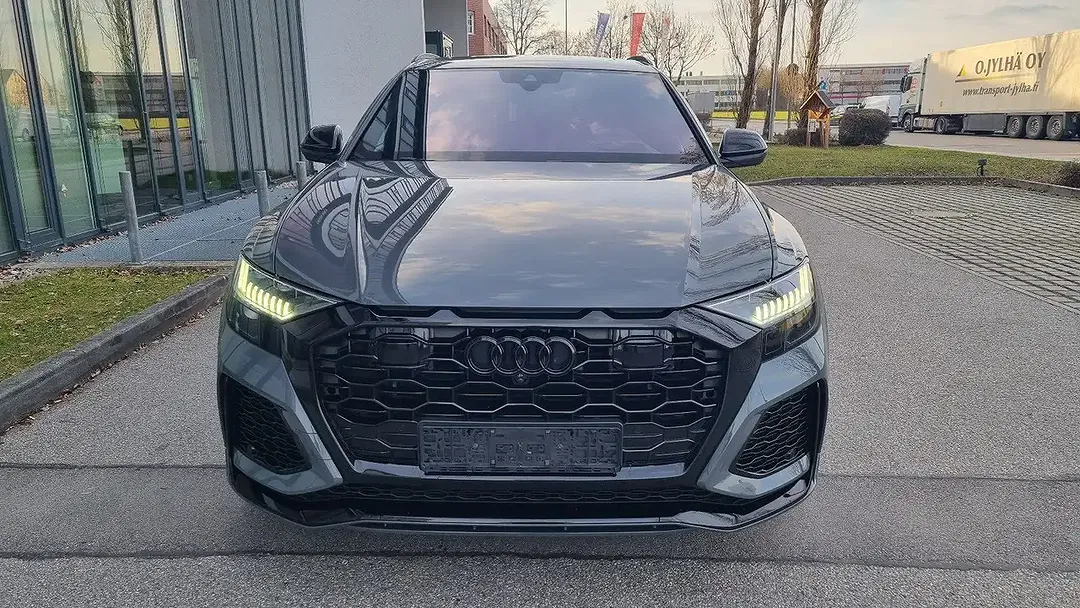 Audi RS Q8 - Thumbnail 3