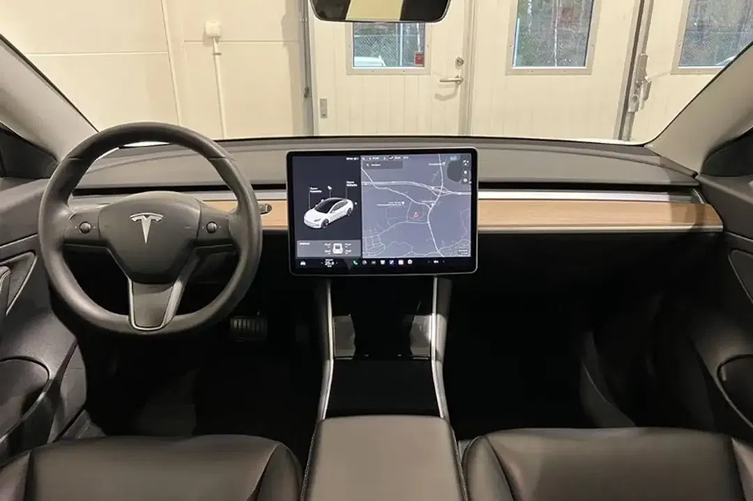 Tesla Model 3 RWD Standard Range Plus - Thumbnail 9