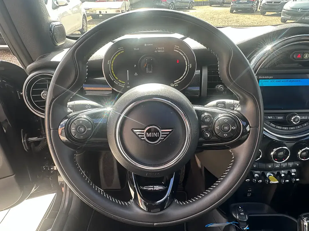 MINI Cooper SE - Thumbnail 13