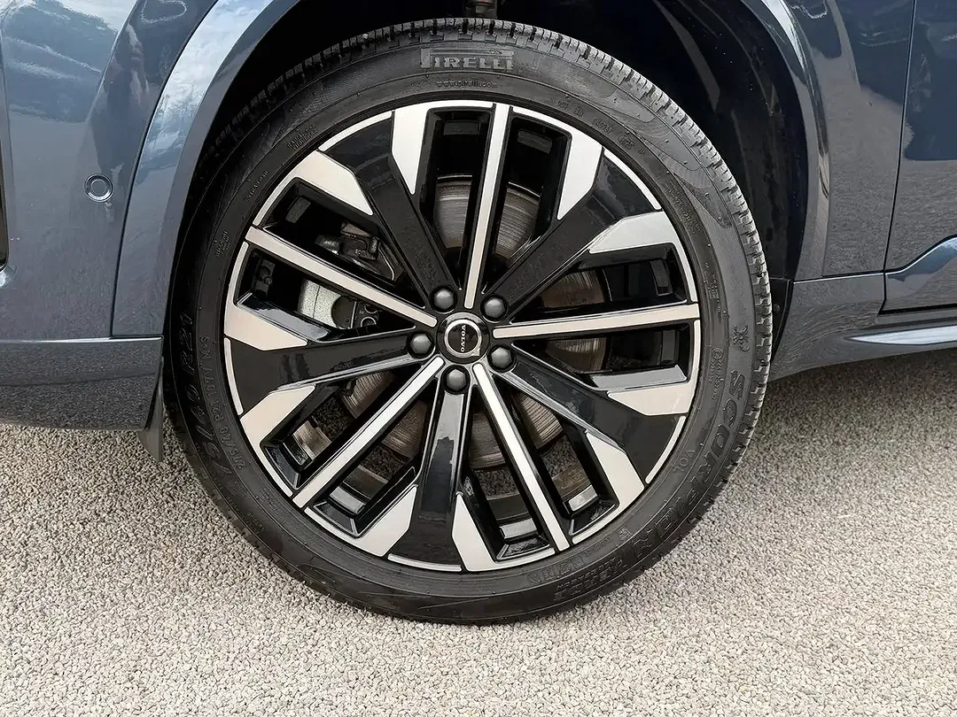 Volvo XC90 T8 2.0 PHEV AWD Plus Dark - foto 2