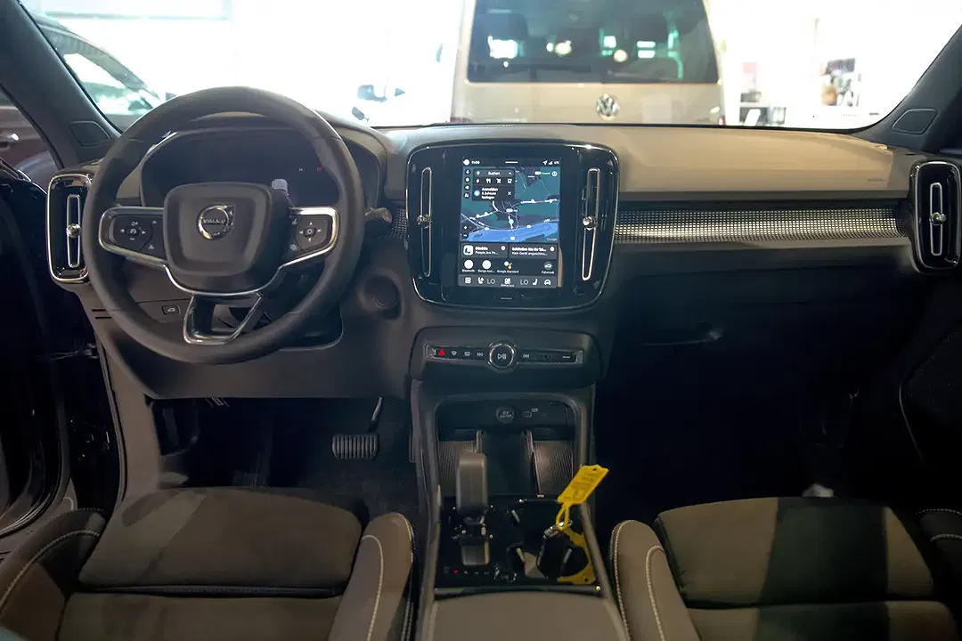 Volvo EX40 Single Motor Ultra Black Edition - Thumbnail 10