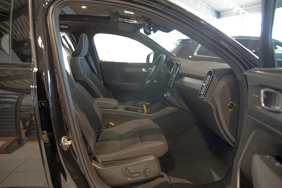 Volvo EX40 Single Motor Ultra Black Edition - Thumbnail 7