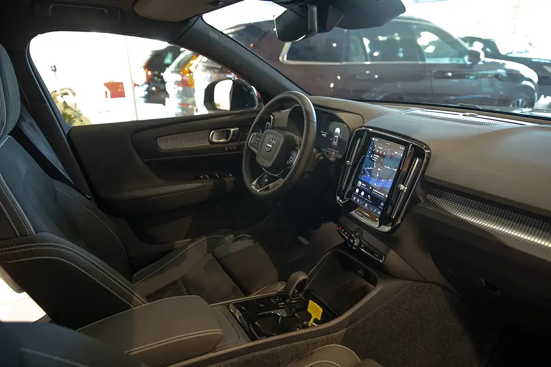 Volvo EX40 Single Motor Ultra Black Edition - Thumbnail 8